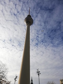 Televizní věž na náměstí Alexanderplatz.