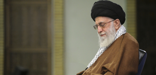 Podle ajatolláha Alí Chameneího nelze USA důvěřovat.