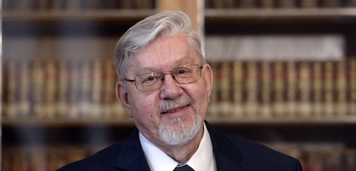 Do funkce ústavního soudce jmenuje prezident Miloš Zeman Aleše Gerlocha (na snímku).