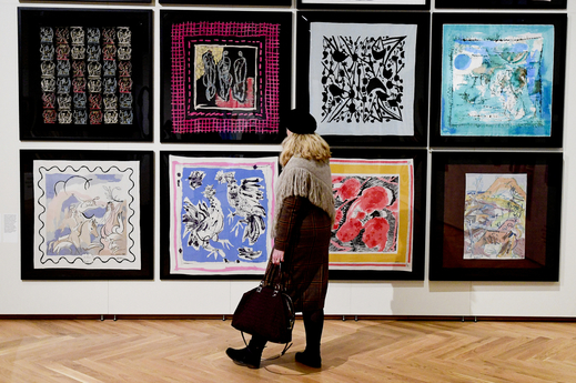 Novinářská prohlídka výstavy Šílený hedvábník se uskutečnila 14. února 2019 v Uměleckoprůmyslovém muzeu v Praze.