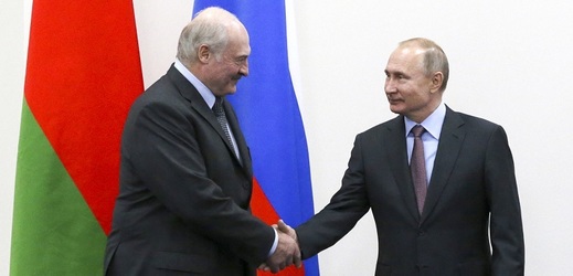 Alexandr Lukašenko (vlevo) a Vladimir Putin společně diskutovali o budoucnosti svých zemí.