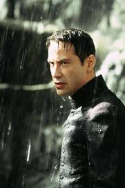 Keanu Reeves jako Neo v kultovním sci-fi Matrix.