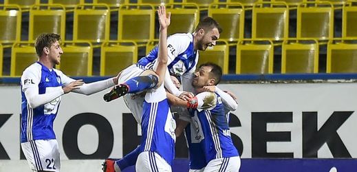 Fotbalisté Mladé Boleslavi slaví ligovou výhru na půdě Teplic.