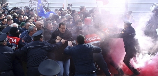 Násilné prosincové demonstrace v Tiraně.