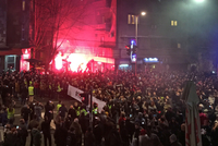 V Bělehradu protestují proti údajně autokratické vládě prezidenta Aleksandara Vučiče a za svobodu médií.