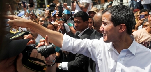 Evropští zákonodárci chtěli vyjádřit podporu Juanu Guaidónovi (na snímku), ale nebyli vpuštěni do země.