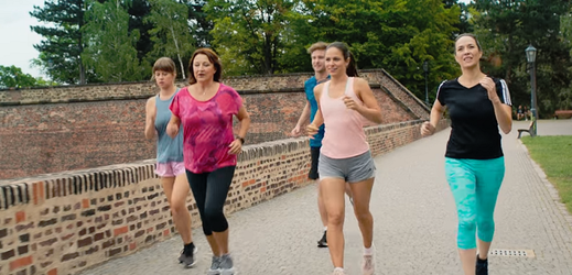 Snímek z filmu Ženy v běhu.