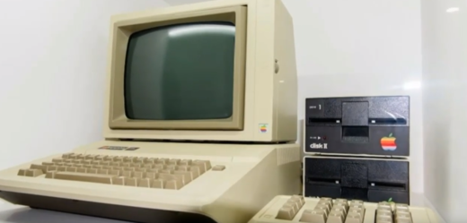 Model Apple IIe.
