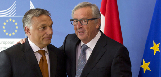 Vztahy Junckera a Obrána nejsou zdaleka tak idylické, politici se neshodnou v názoru na migrační politiku.
