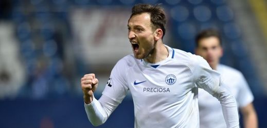 Útočník Slovanu Liberec Libor Kozák se raduje z gólu do sítě Dukly Praha.