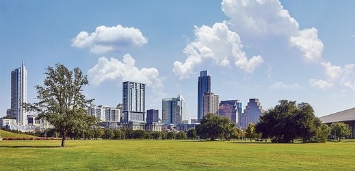 Panorama města.