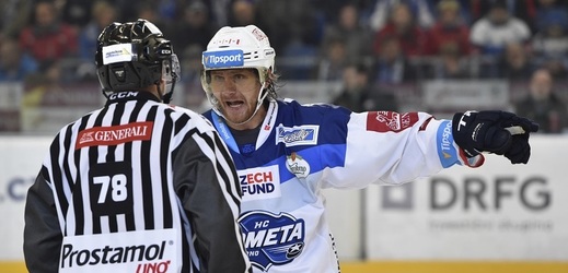 Hokejový útočník Martin Erat z Brna dostal od disciplinární komise extraligy trest na šest zápasů za faul na Tomáše Havránka.
