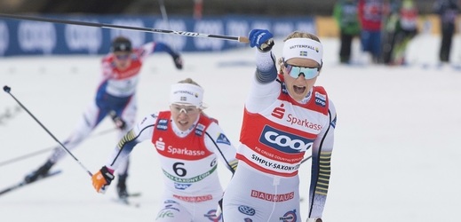 Sprint dvojic klasickou technikou na mistrovství světa v rakouském Seefeldu vyhrály švédské běžkyně na lyžích Stina Nilssonová a Maja Dahlqvistová.