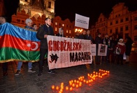 Chodžalskou tragédii si v Praze připomněly desítky Ázerbájdžánců.
