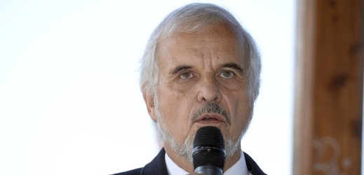 Ivan David byl v letech 1998-2002 ministrem zdravotnictví ve vládě Miloše Zemana.