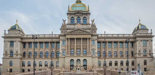 Historická budova Národního muzea v Praze.