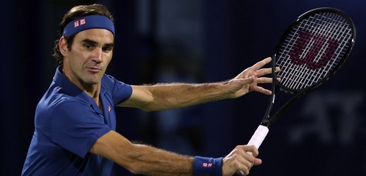 Získá jubilejní titul? Federer se v Dubaji utká s Tsitsipasem.