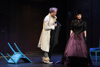 Zleva Aleš Bílík v roli knížete Lva Nikolajeviče Myškina a Nina Horáková jako Nastasja Filippovna Barašková při zkoušce Dostojevského Idiota v divadle Rokoko.