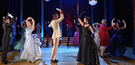 Městské divadlo Brno představilo v letošní sezoně představení Anna Karenina.