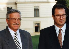 Zleba Václav Klaus a Klaus Kinkel.