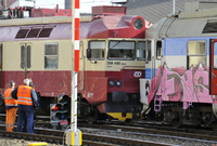 Na hlavním nádraží v Brně se 5. března srazily dva vlaky. 