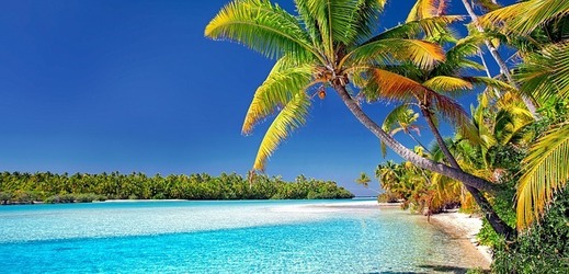 Jedna z pláží na Cookových ostrovech.