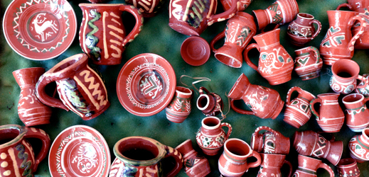 Exponáty z Muzea berounské keramiky.
