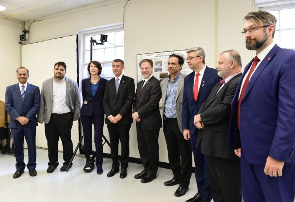 Český premiér se během své zahraniční cesty chce věnovat i posílení spolupráce ve vědě a výzkumu. Ve Washingtonu proto navštívil Marylandskou univerzitu. (FOTO: Vondrouš Roman)