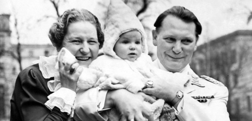 Hermann Göring s dcerou Eddou a manželkou Emmou Sonnemannovou.