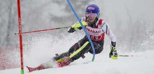 Favorizovaná Američanka Mikaela Shiffrinová vede po prvním kole slalom Světového poháru ve Špindlerově Mlýně.