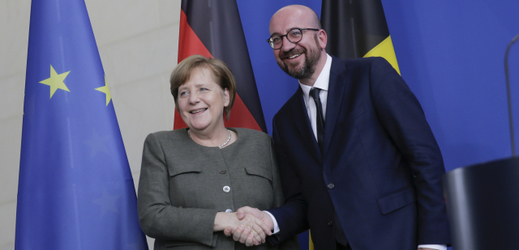 Angela Merkelová na snímku s belgickým předsedou vlády Charlesem Michelem.