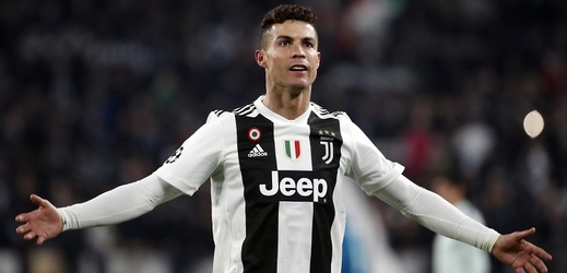 Cristiano Ronaldo zařídil obrat Juventusu svým osmým hattrickem v Lize mistrů.