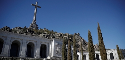 Památník v Údolí padlých nedaleko Madridu. 