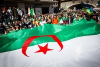 Demonstrace v Alžírsku proti prezidentu Buteflikovi.