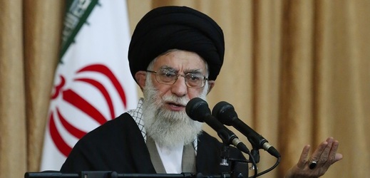 Vláda by měla usilovat o zvýšení produkce, uvedl duchovní ajatolláh Alí Chameneí.