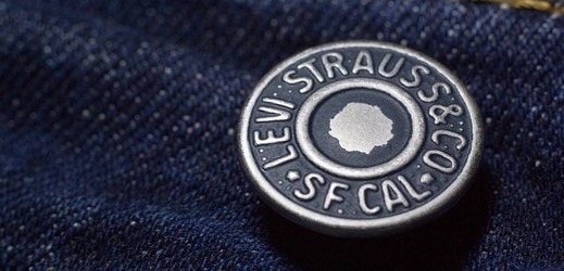 Podnik, který tvrdí, že v 19. století vynalezl modré džíny, se na trh vrací pod označením LEVI (ilustrační foto).