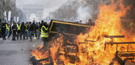 Protestující se nebáli ničeho a při minulé demonstraci málem zdemolovali centrum Paříže.