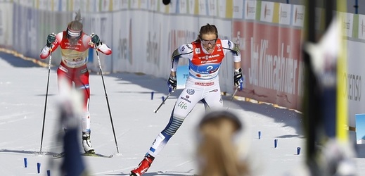 Norská lyžařka Therese Johaugová prohrála ve finiši se Švédkou Stinou Nilssonovou. 