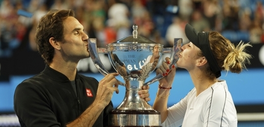 Švýcaři Roger Federer s Belindou Bencicovou.