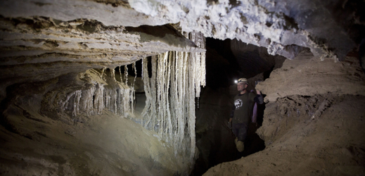 Pod horou Sodoma u Mrtvého moře naměřili vědci nejdelší solnou jeskyni.