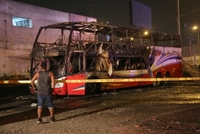Po požáru autobusu na nádraží v peruánské metropoli Lima.