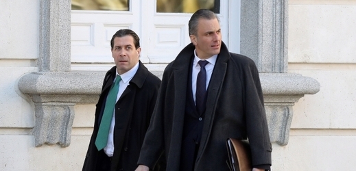 Lídr španělské strany Vox, Javier Ortega Smith (vpravo).