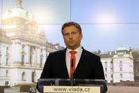 Ministr spravedlnosti Jan Kněžínek kritizuje Dukův návrh o povinném oznamování sexuálního zneužití.