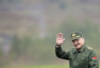 Běloruský prezident Lukašenko dal kříže odstranit. 