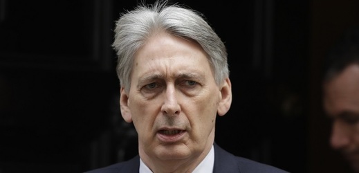 Ministr financí Philip Hammond stále věří, že se vládní strana s labouristy dohodne.