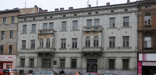 Budova v Klatovské 19, kde se nachází interiér od architekta Adolfa Loose.