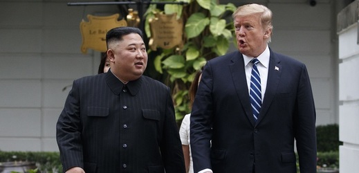 Druhý summit Kima (vlevo) s Trumpem prý ztroskotal na jednostranných požadavcích USA.