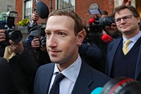 Zuckerberg mohl loni 2,6 milionu dolarů využít na soukromá letadla.