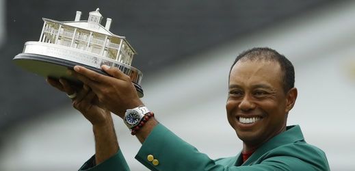 Golfista Tiger Woods se dočkal. Po jedenácti letech slaví titul z majoru.