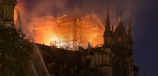 Požár Notre-Dame.